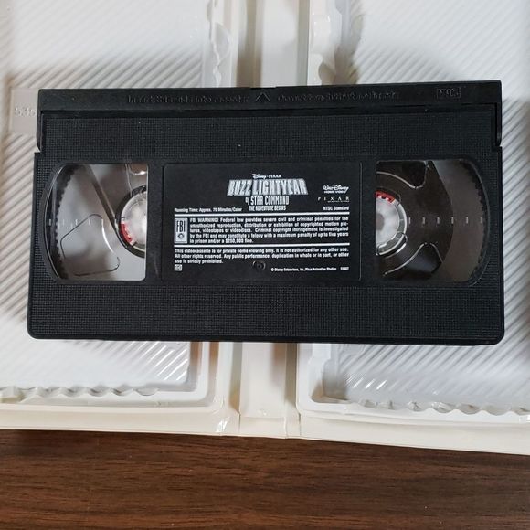 Buzz Lightyear of Star Command The Adventure Begins VHS Disney Pixar - Picture 4 of 5